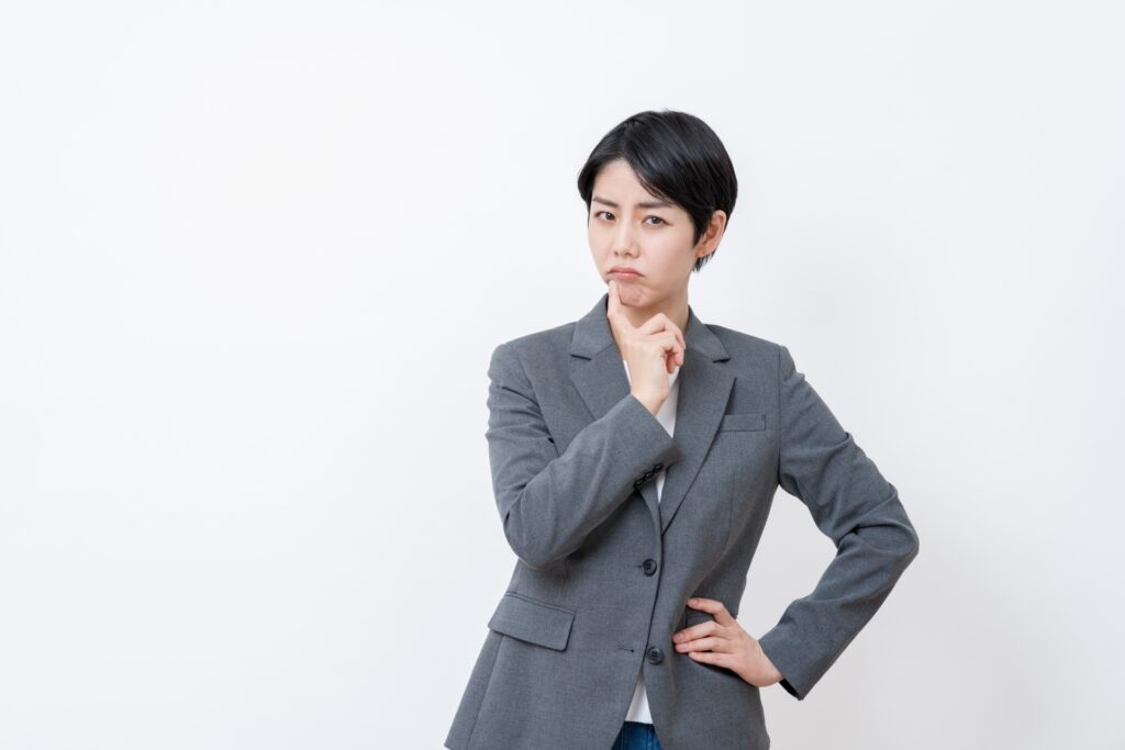 画像 悩む女性