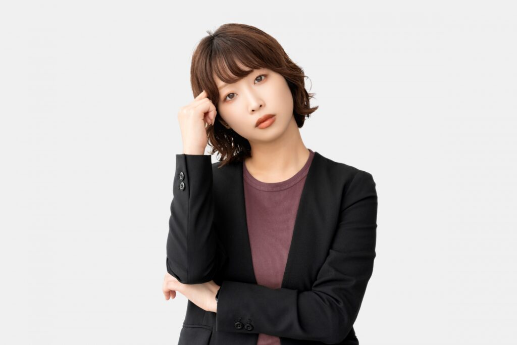 画像 悩む女性