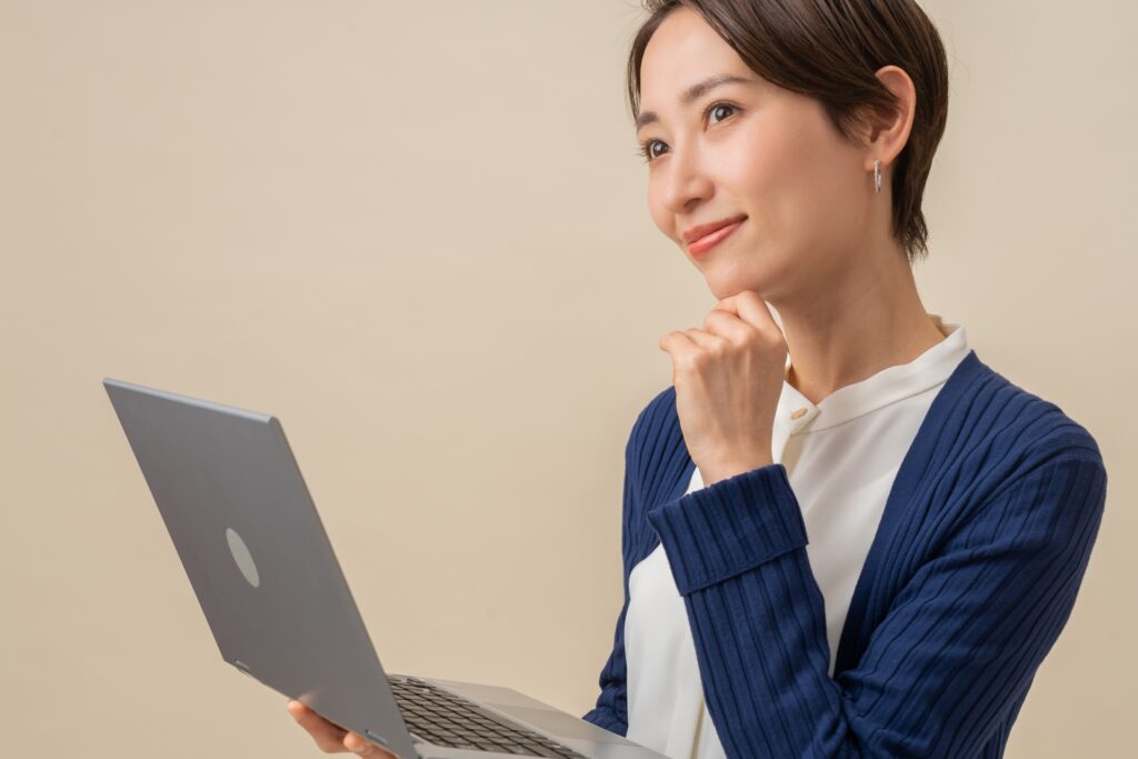 画像 考える女性