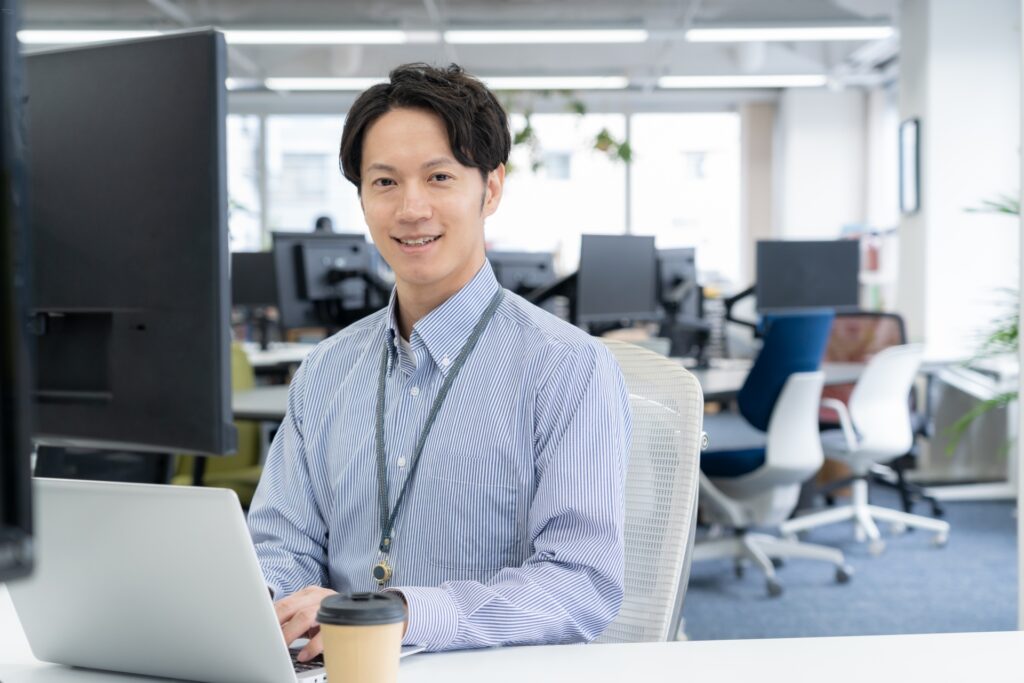 仕事をする男性