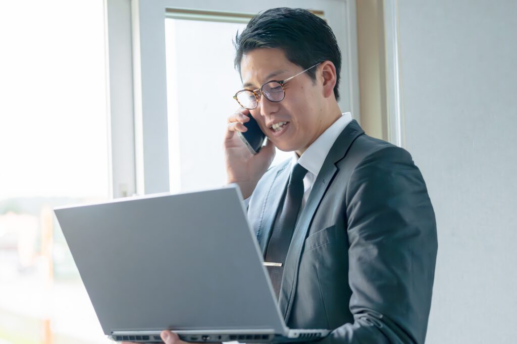 画像 仕事する男性